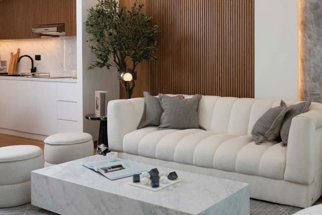 https://d13c6n7sgaw7ah.cloudfront.net/projects/images/bab-al-qasr-canal-view-residence-22-u03.webp