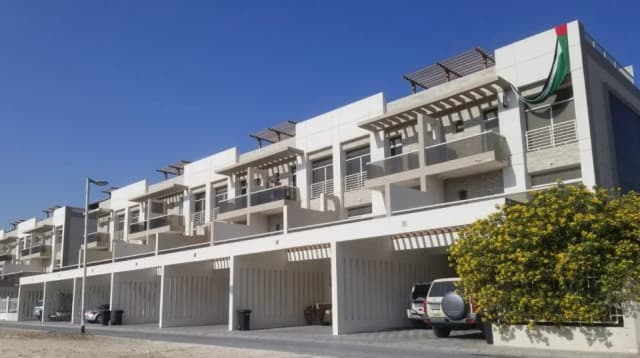 https://d13c6n7sgaw7ah.cloudfront.net/projects/images/goldenwoods-villas-u02.webp