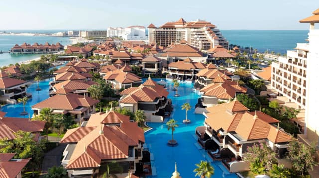 https://d13c6n7sgaw7ah.cloudfront.net/projects/images/anantara-residences-u02.webp