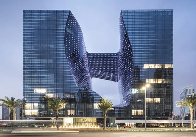 https://d13c6n7sgaw7ah.cloudfront.net/projects/images/opus-by-zaha-hadid-u05.webp