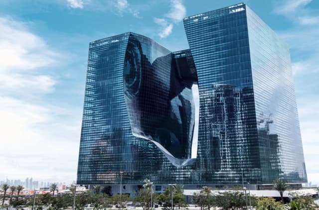 https://d13c6n7sgaw7ah.cloudfront.net/projects/images/opus-by-zaha-hadid-u07.webp