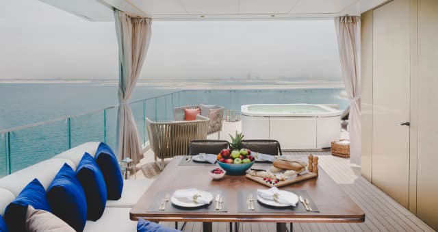 https://d13c6n7sgaw7ah.cloudfront.net/projects/images/the-heart-of-europe-honeymoon-island-and-the-floating-seahorse-u02.webp