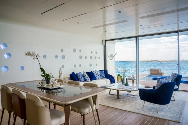 https://d13c6n7sgaw7ah.cloudfront.net/projects/images/the-heart-of-europe-honeymoon-island-and-the-floating-seahorse-u05.webp