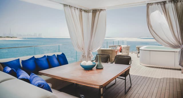 https://d13c6n7sgaw7ah.cloudfront.net/projects/images/the-heart-of-europe-honeymoon-island-and-the-floating-seahorse-u07.webp