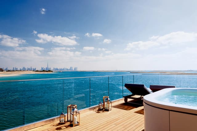 https://d13c6n7sgaw7ah.cloudfront.net/projects/images/the-heart-of-europe-honeymoon-island-and-the-floating-seahorse-u11.webp